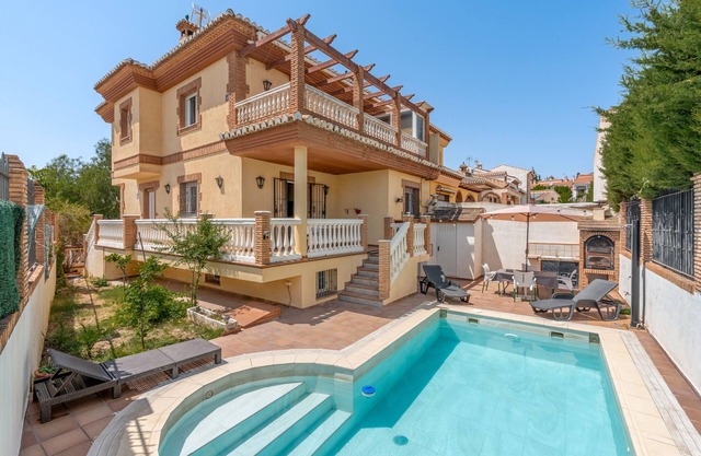 Villa 'Miriam' avec vue sur les montagnes, piscine privée et Wi-Fi