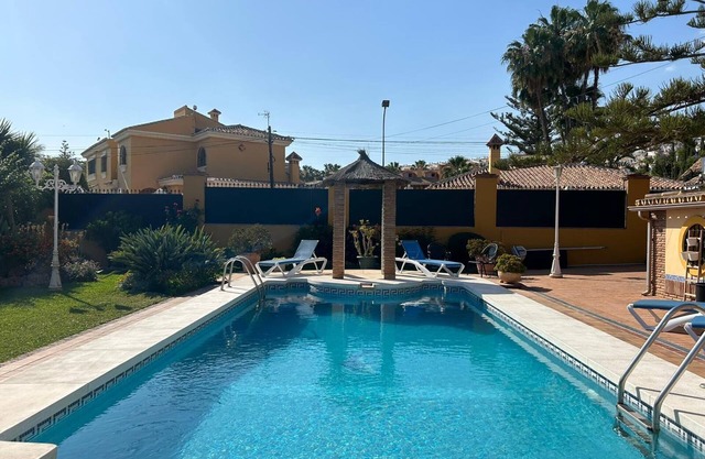 Villa mit Pool, 700 m vom Strand Entfernt