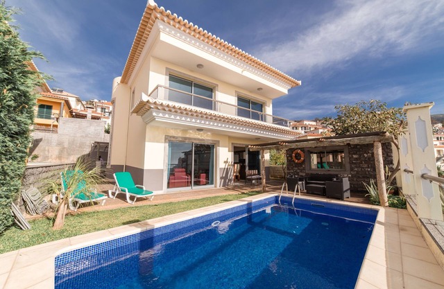 Villa Loungueira avec vue panoramique sur la mer de Funchal