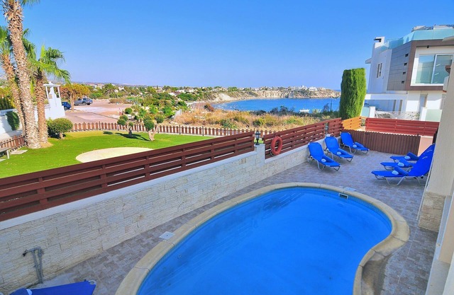 Villa Morfou Dyo - Villa de luxe ultime - Vue imprenable sur la mer avec jacuzzi, sauna et cinéma pr