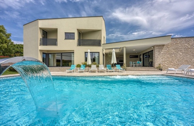 Villa contemporaine Nada avec piscine et sauna