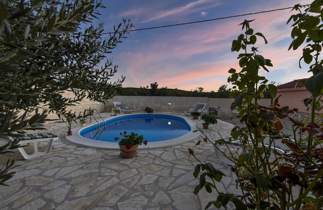 Villa avec vue montagne, calme et détente, piscine privée