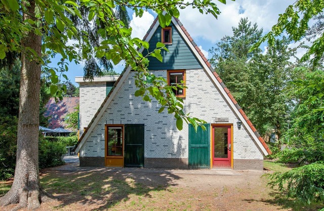 Villa spacieuse et rénovée avec sauna, entourée par la forêt