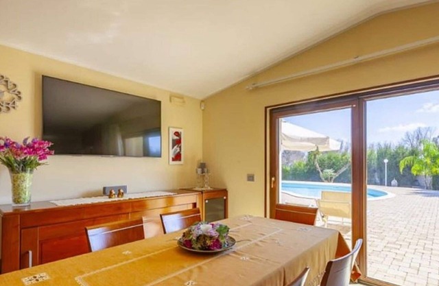 Villa avec piscine privée et air conditionné