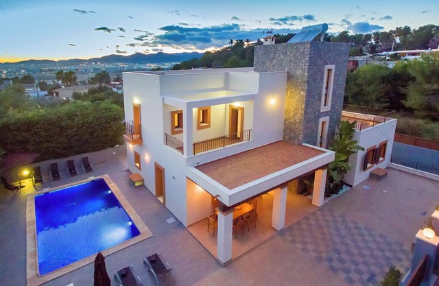 Villa Near Ibiza Town Sleeps 12/14