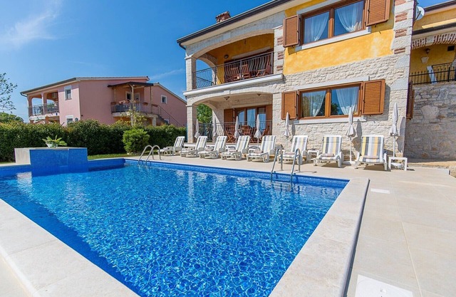 Villa Nevena with pool and garden