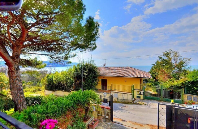 Villa Nives, fully refundable with voucher*: A spacious three-story villa situated at a short distance from the beach, with Free WI-FI.