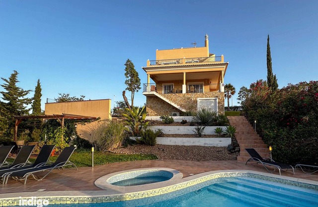 Villa Nosredna 5 chambres et piscine LES01
