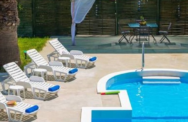 Villa Oasis, Soroni Rhodes
