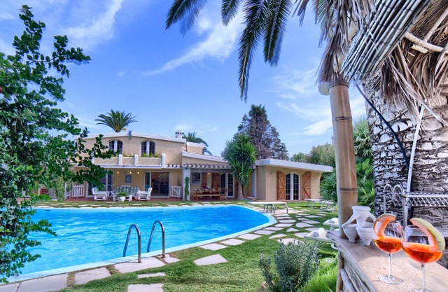 Cagliari Villa piscine, court de tennis, jardin 4000 mt, parking, WIFI GRATUIT