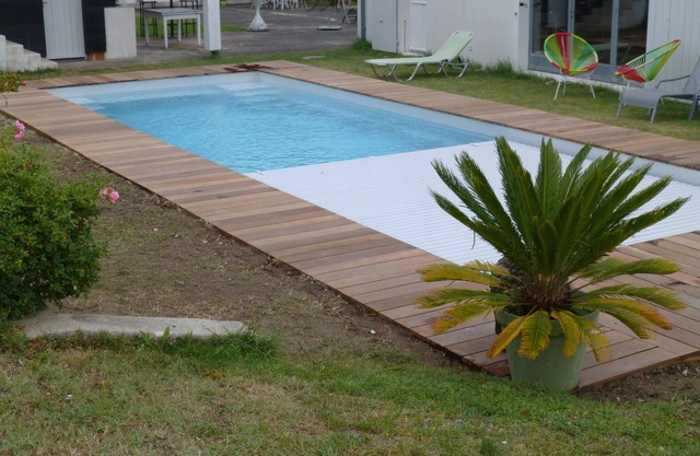 Villa sur parcelle 1100m2 clos de murs endroit tres calme Est Ouest