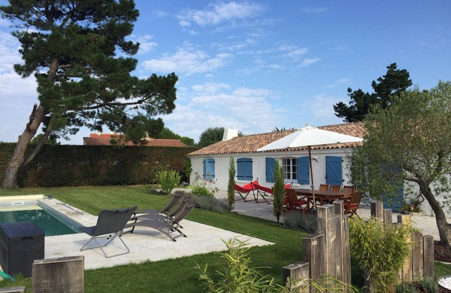 Villa sur vaste terrain clos avec piscine privée, proche mer et forêt