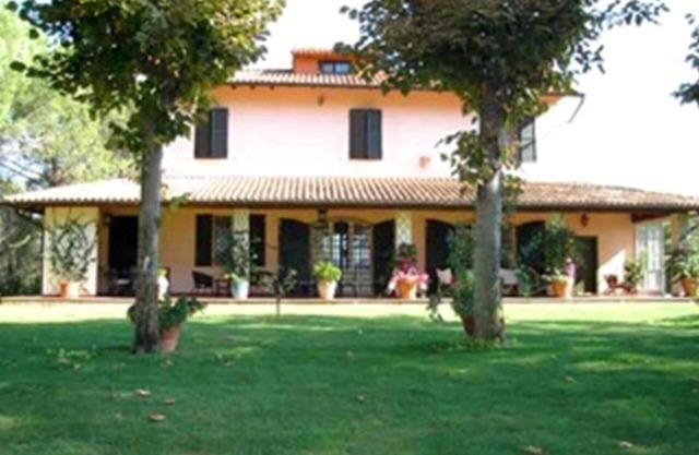Villa sur les collines dans la baie en face de l'île d'Elbe