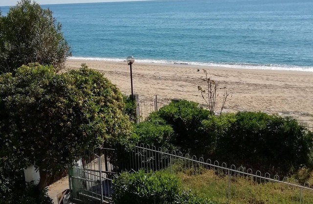 VILLA SEULEMENT À 5 MÈTRES DE LA PLAGE DE DIAMOND (CS)