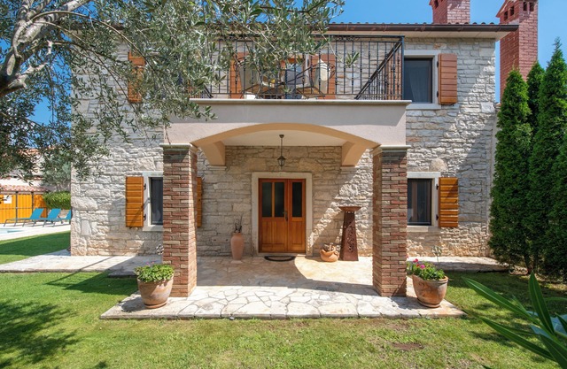 VILLA ORADA - Élégante villa en pierre avec piscine et vue sur la mer pour 6 personnes