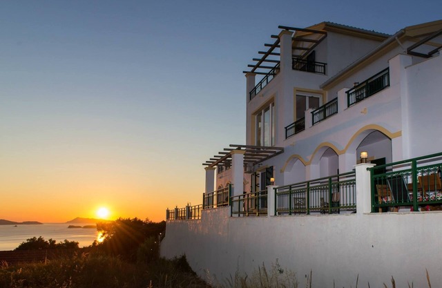 ARILLAS - expansif Villa Avec Sunset vues de chaque pièce dans le nord ouest de Corfou