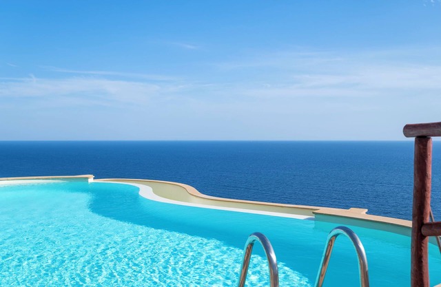 VILLA PATTY EN PIC SUR LA MER