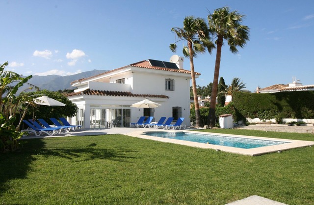 Villa Paz - Luxe abordable avec piscine privée et jardins
