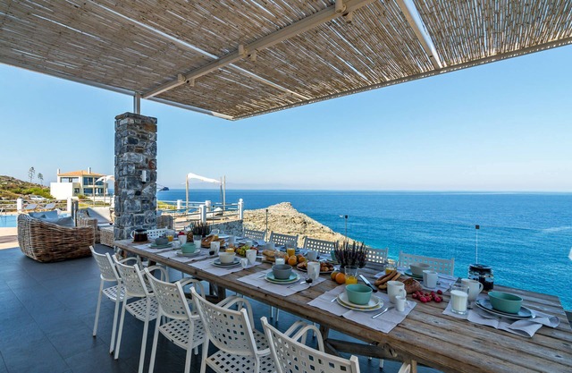 Penelope, une villa en bord de mer avec une vue imprenable sur la mer et le coucher du soleil