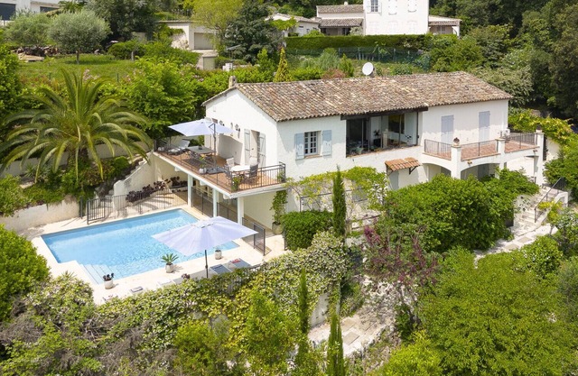 Villa Peony - walk to village