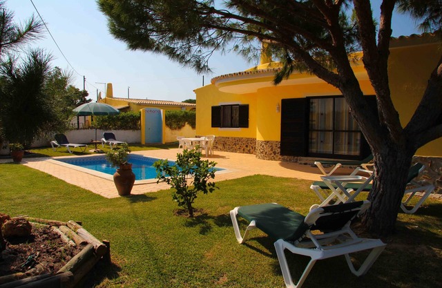 Charmante villa avec jardin privé et piscine-quartier calme près de Quinta do Lago