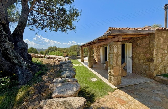 Villa "Petra D'Arana" avec vue sur les montagnes, terrasse privée et Wi-Fi