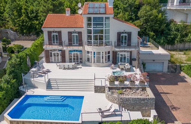 Villa Piano with Pool