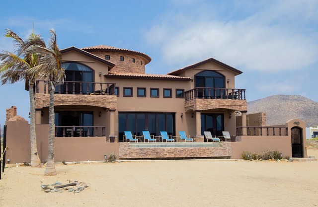 Villa Piazzas Elegant Beachfront Home