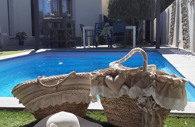 villa plein pied avec piscine a proximité des plages.