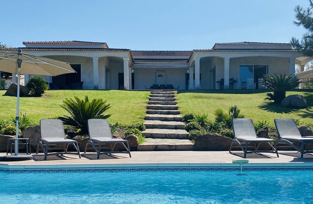 VILLA PORTICCIO PISCINE VUE MER EXCEPTIONNELLE - PLAGE 5 mn -JARDIN PAYSAGE