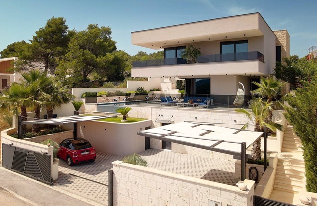 Villa moderne à Trogir | Villa Preko Platine | 4 chambres | Sauna | Gymnase | Piscine intérieure