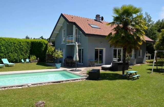 Villa, proche lac, piscine, jardin clos, au calme