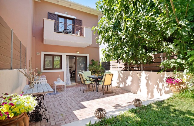 Villa 'Prolithia 1' avec vue sur mer, Wi-Fi et climatisation