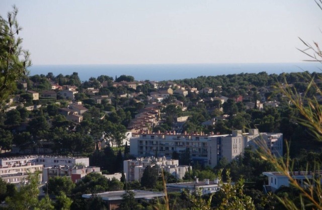 Rdj de villa. Mer et CASSIS à 6km, Marseille 20. Deux apart. pour 1 à 6 pers=12p
