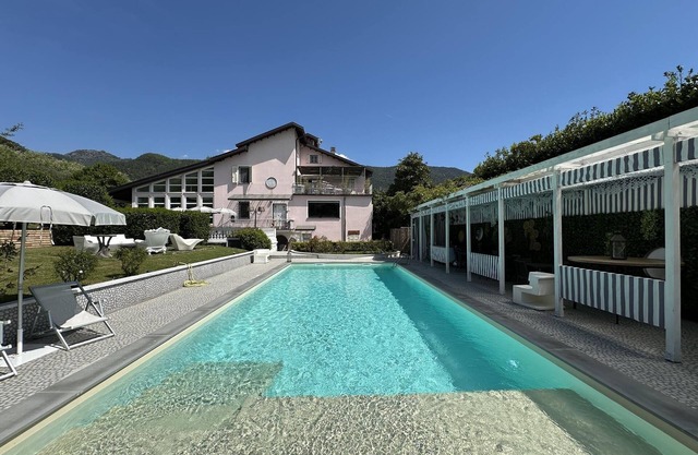 VILLA RIVIERA, retraite de luxe avec grande piscine, tennis, terrain de football, près de 5Terre