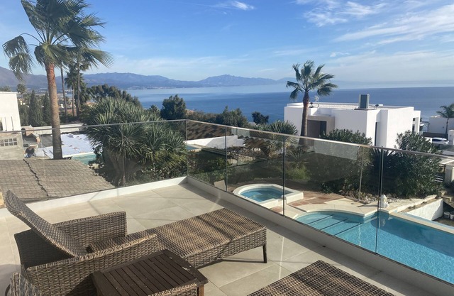 Villa 'Romano' avec vue sur la mer, Wi-Fi et climatisation