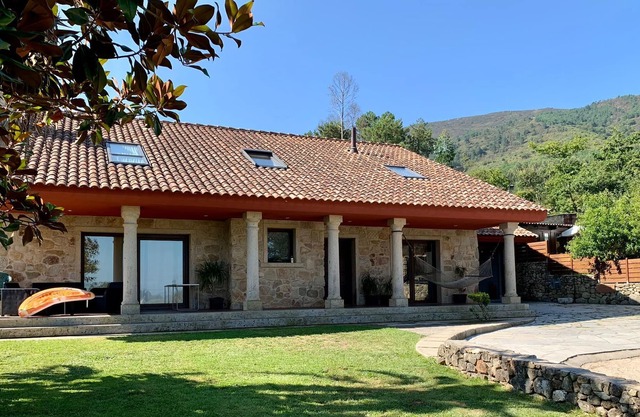 Villa Roots. Villa with pool 10 min from the beach