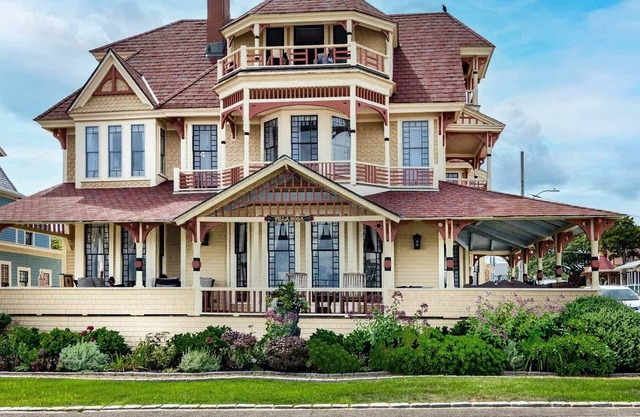 Villa Rosa: Grand Seaside Victorian With Sweeping Water Views