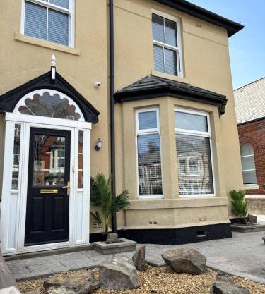 Villa Rose-Spacious Home with beautiful garden