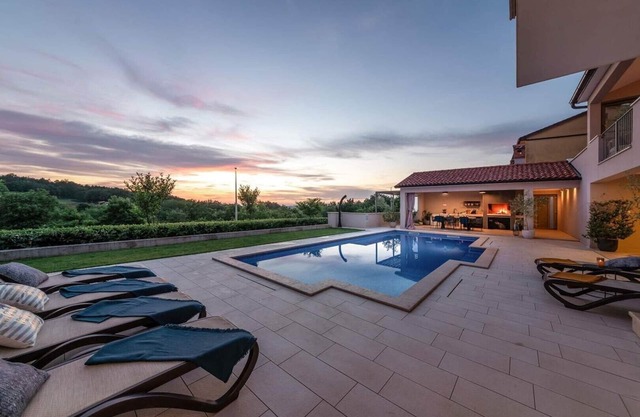 Villa Rotonda - Belle villa de construction moderne avec grande piscine privée, parfaitement située pour explorer l'Istrie