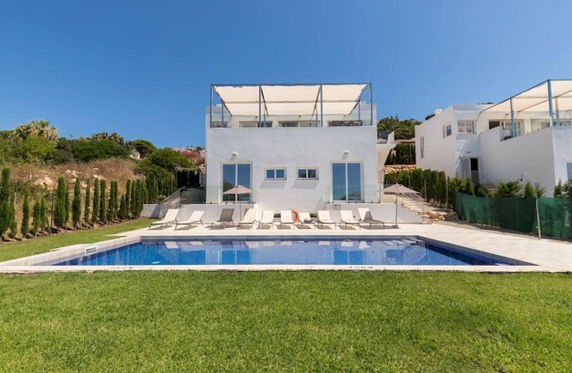 Villa Sunset - près de la plage, moderne, piscine privée, climatisation et WiFi