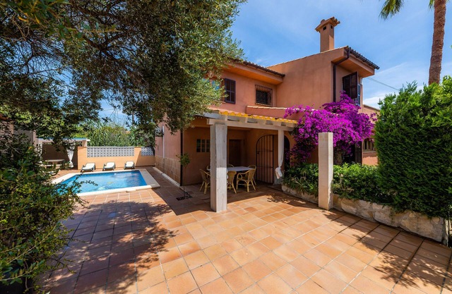 "Villa S'hort de Cal Rei" avec piscine privée, terrasses privées et Wi-Fi.