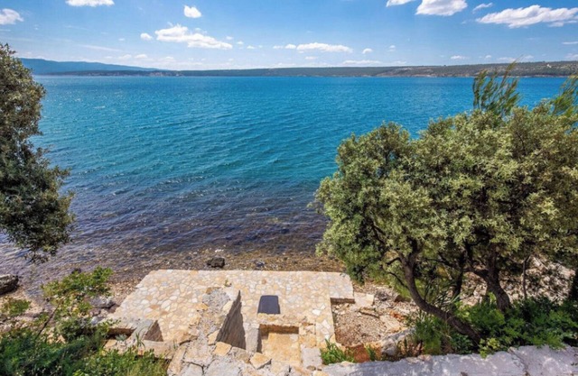 VILLA SADIC DIRECTLY BY THE SEA! The villa has a beautiful view over the sea