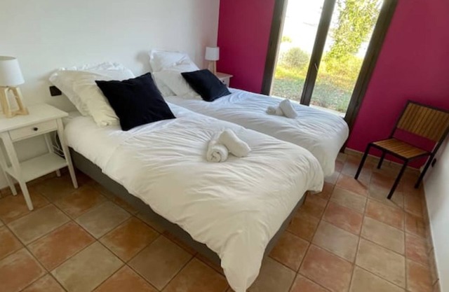 Villa Salagou vue sur le lac 3 chambres piscine 100m2