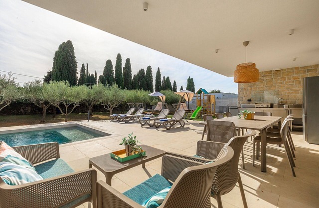Villa San Zusto, 1600 m2 plot area, heated pool with hydromassage zone