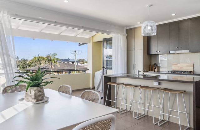 Villa Sangiovese - Unit Two - 2-2 Heath Street