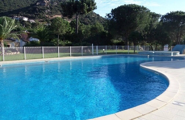 MINI VILLA VUE MER, PIEDS DANS L'EAU - CLIMATISATION - WIFI - AMARRAGE BATEAU