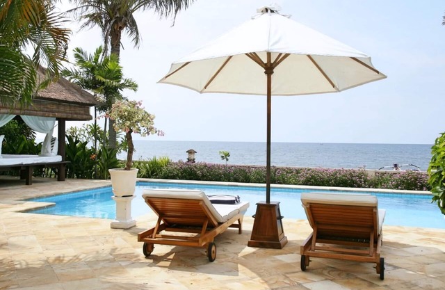 Villa Segara Indah, villa sur la plage de Lovina avec piscine privée à - maximum 8 pers