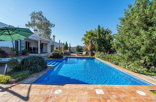 Villa "Serenidad" avec vue sur les montagnes, piscine, Wi-Fi et climatisation.