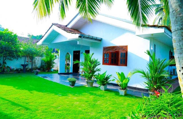 Villa Serenity 2A / C Bedrooms (weligama, Mirissa beach / Surf, whale watching) / v